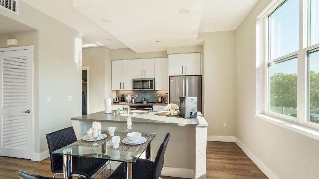 Global Luxury Suites In The Heart Of San Carlos Pokoj fotografie